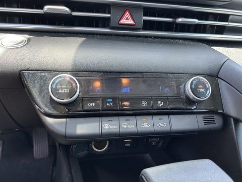 Used 2023 Hyundai Elantra SEL w/ Preferred Accessory Package FWD image 27