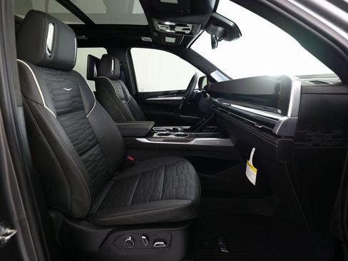 Used 2026 Cadillac Escalade V w/ LPO, Onyx Lite Package image 10