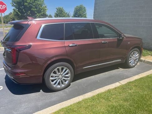 Used 2023 Cadillac XT6 Premium Luxury w/ Technology Package AWD/4WD image 3