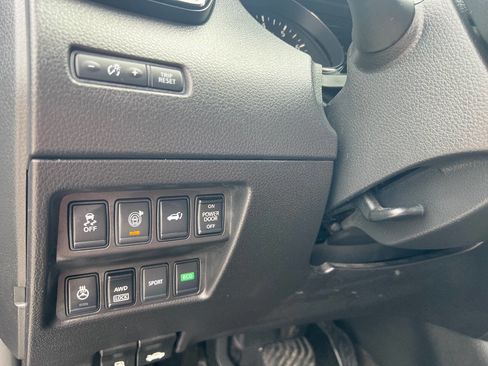 Used 2017 Nissan Rogue SL image 9