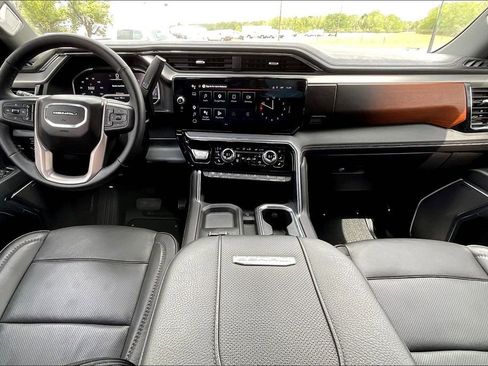 Used 2025 GMC Sierra 2500 Denali w/ Denali Reserve Package image 4