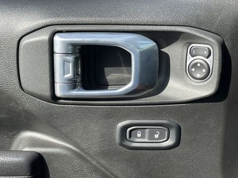 Used 2025 Jeep Wrangler Unlimited Sport AWD/4WD image 24