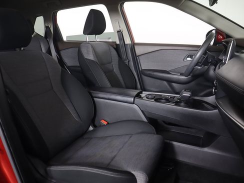 Used 2023 Nissan Rogue SV image 27