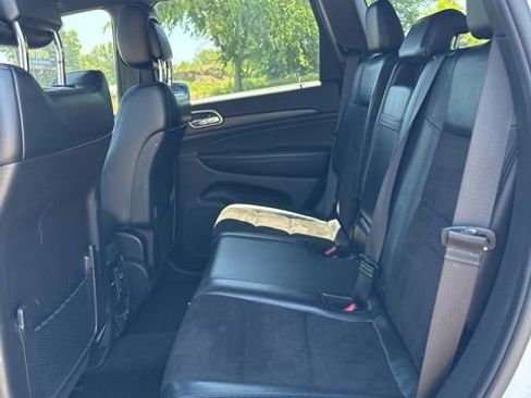 Used 2019 Jeep Grand Cherokee Altitude AWD/4WD image 13