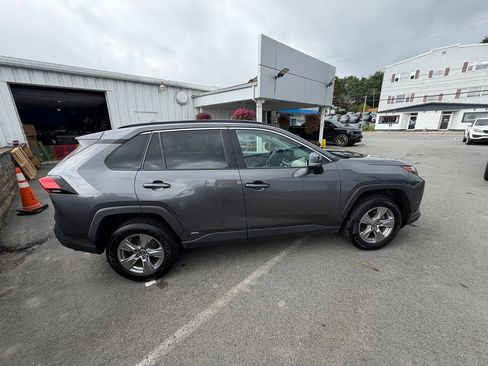Used 2022 Toyota RAV4 XLE AWD/4WD image 6