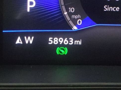 Used 2023 Volkswagen Taos SE w/ Panoramic Sunroof Package FWD image 8