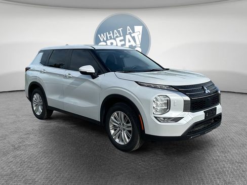 Used 2022 Mitsubishi Outlander ES AWD/4WD image 1