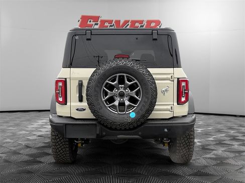 New 2025 Ford Bronco Badlands image 4