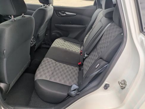 Used 2022 Nissan Rogue Sport SV FWD image 16