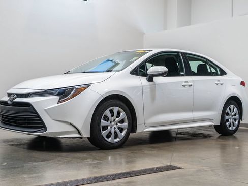Used 2024 Toyota Corolla LE FWD image 3