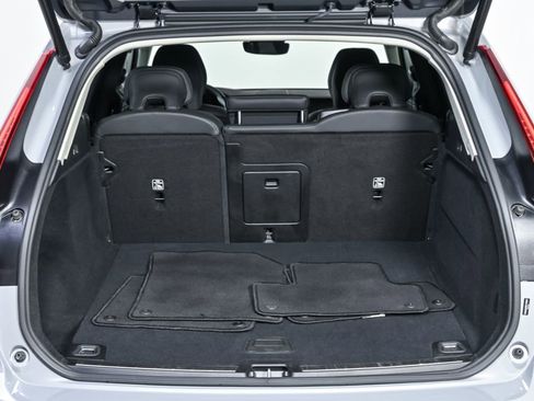 Certified 2025 Volvo XC60 B5 Plus AWD/4WD image 31