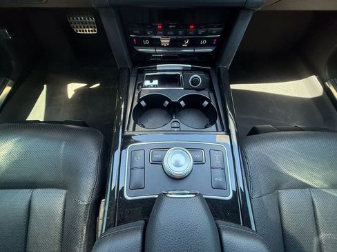 Used 2010 Mercedes-Benz E 550 4MATIC Sedan image 18