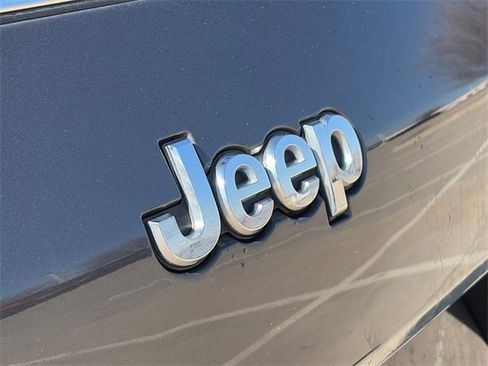 Used 2023 Jeep Grand Cherokee L Laredo image 12