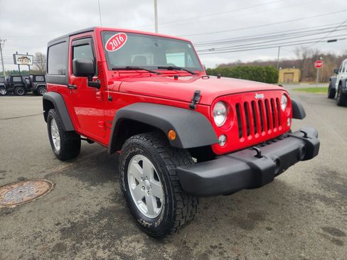 Used 2016 Jeep Wrangler Sport w/ Connectivity Group AWD/4WD image 22