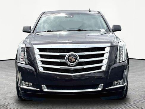 Used 2015 Cadillac Escalade Luxury RWD image 2