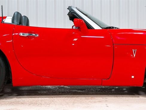 Used 2007 Pontiac Solstice Convertible w/ Premium Package image 10
