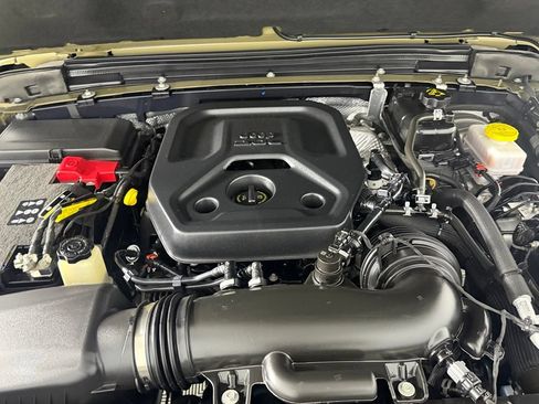 Used 2025 Jeep Wrangler Unlimited Rubicon AWD/4WD image 31