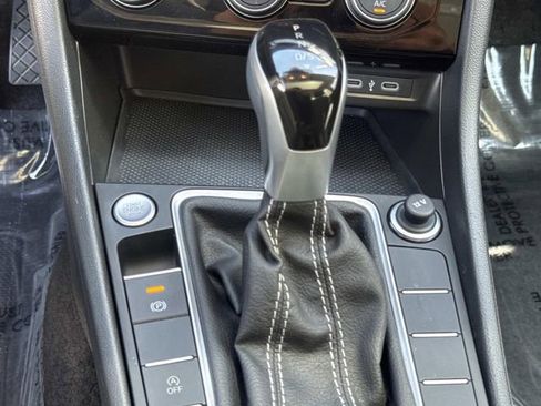 Certified 2023 Volkswagen Jetta SE FWD image 17