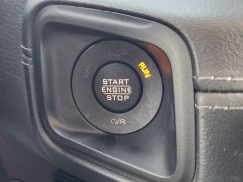 Used 2024 Jeep Wrangler Unlimited Sahara AWD/4WD image 20