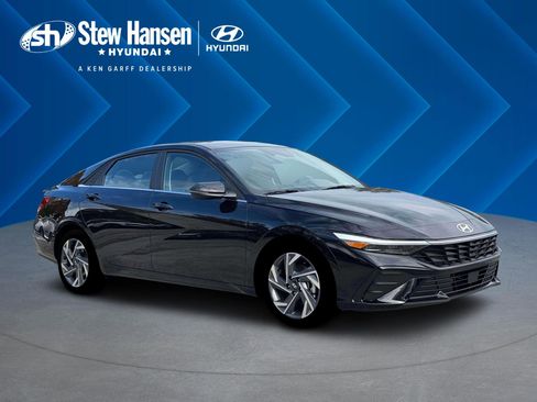 New 2026 Hyundai Elantra Limited FWD image 11