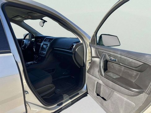 Used 2013 GMC Acadia SLE image 19