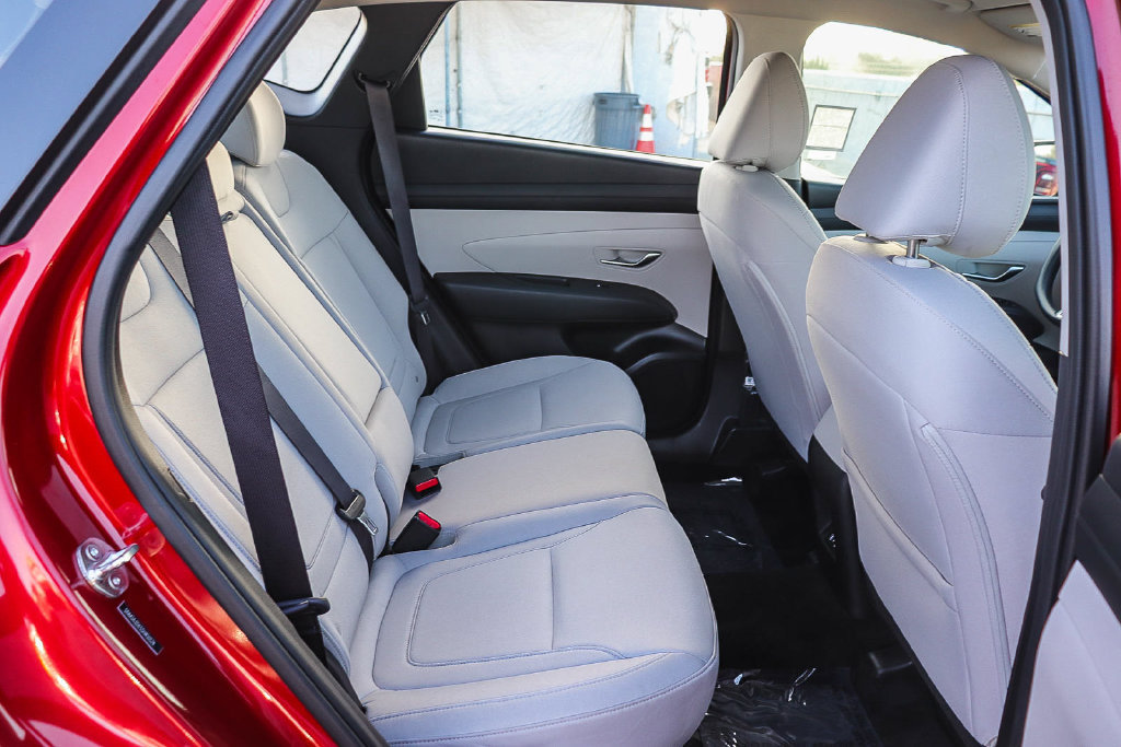 Used 2025 Hyundai Tucson SE FWD image 18