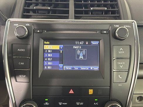 Used 2017 Toyota Camry LE FWD image 28