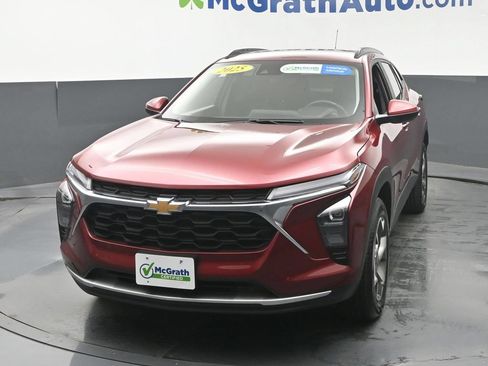 Used 2025 Chevrolet Trax LT w/ LT Convenience Package FWD image 21