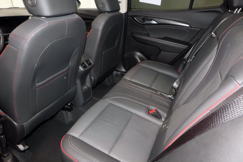 Used 2023 Buick Envision Essence w/ Sport Touring Package AWD/4WD image 21