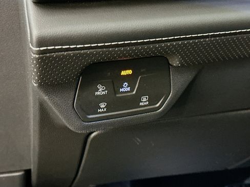 Used 2024 Volkswagen Atlas SE image 17