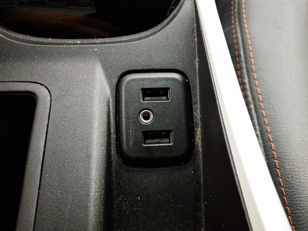 Used 2021 Chevrolet Bolt Premier w/ Infotainment Package FWD image 24
