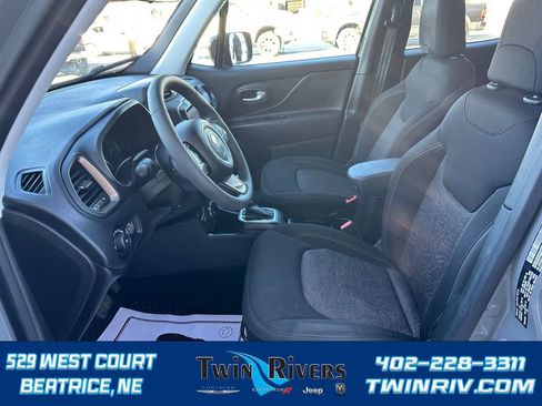 Certified 2023 Jeep Renegade Latitude image 13
