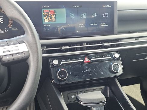 Certified 2025 Hyundai Santa Cruz SEL image 9