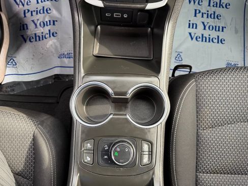 Used 2022 GMC Terrain SLE w/ Driver Convenience Package AWD/4WD image 9