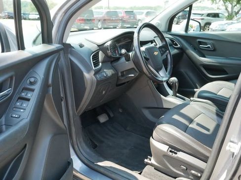 Used 2019 Chevrolet Trax LT w/ LT Convenience Package AWD/4WD image 11