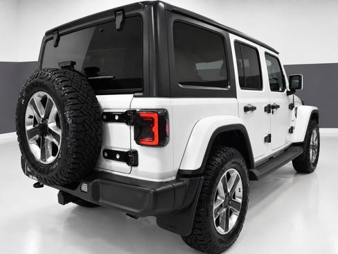 Used 2020 Jeep Wrangler Unlimited Sahara AWD/4WD image 8