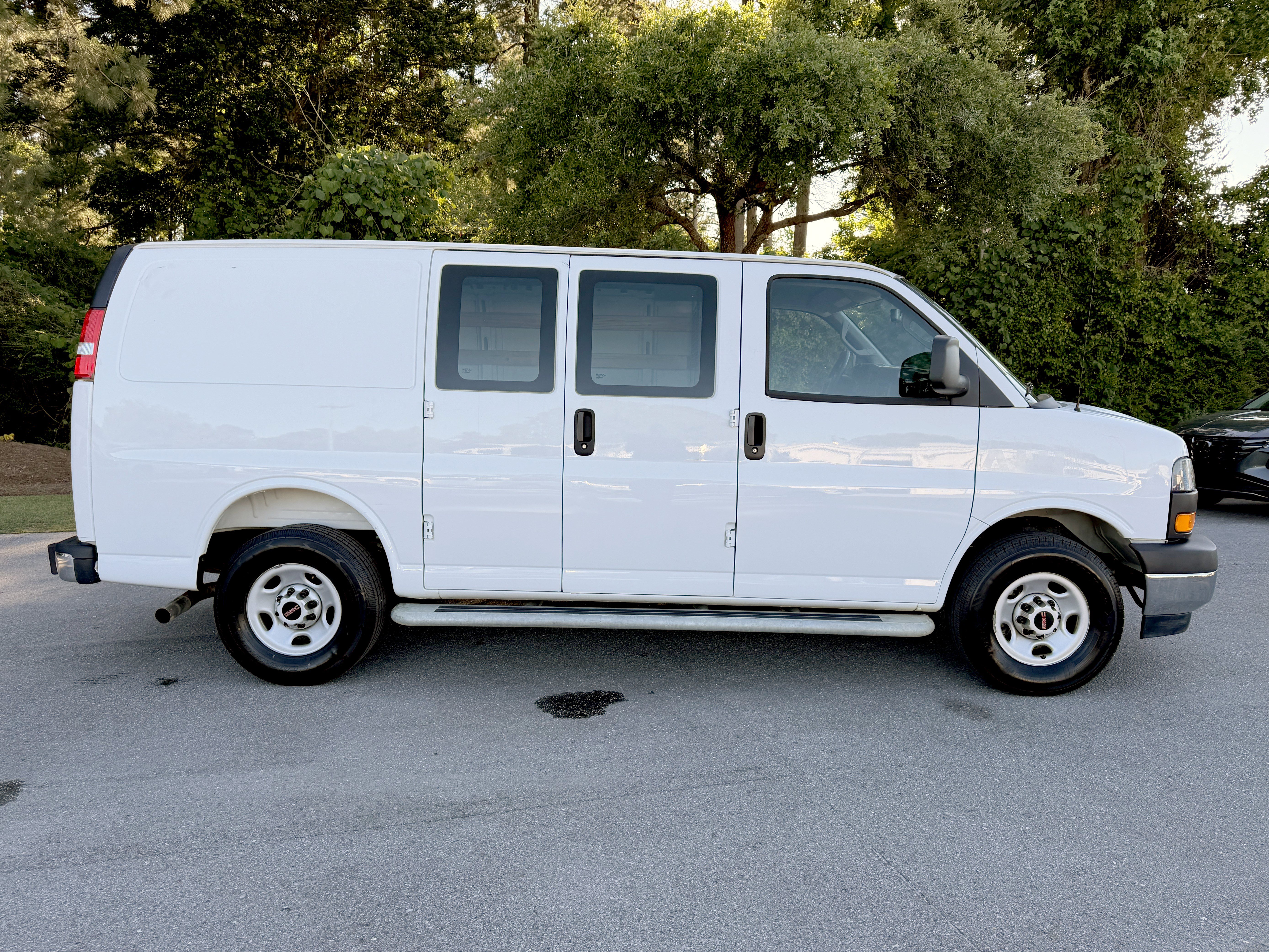Used 2025 GMC Savana 2500 w/ Driver Convenience Package RWD image 21