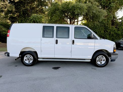 Used 2025 GMC Savana 2500 w/ Driver Convenience Package RWD image 21