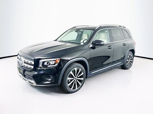 Used 2023 Mercedes-Benz GLB 250 image 3