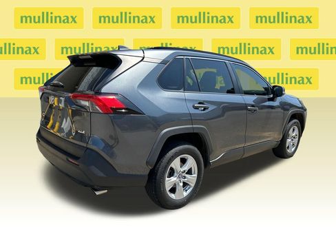 Used 2020 Toyota RAV4 XLE FWD image 2