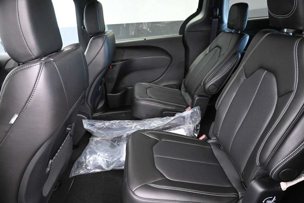 New 2027 Chrysler Pacifica LX FWD image 11