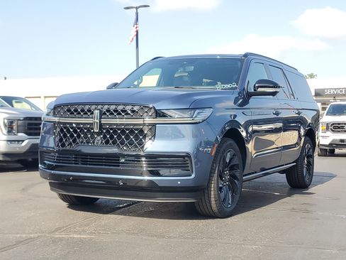 New 2027 Lincoln Navigator L Reserve w/ Jet Appearance Package AWD/4WD image 2