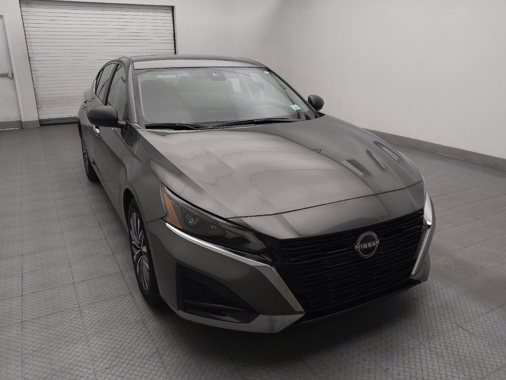 Used 2025 Nissan Altima 2.5 SV FWD image 14