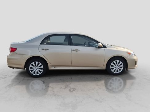 Used 2013 Toyota Corolla LE FWD image 9