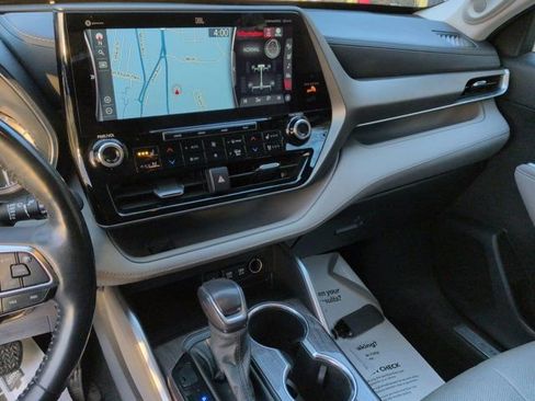 Certified 2021 Toyota Highlander Limited image 22
