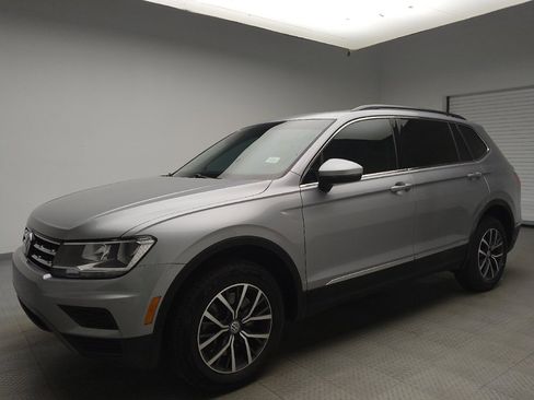 Used 2020 Volkswagen Tiguan SE w/ Panoramic Sunroof Package image 2