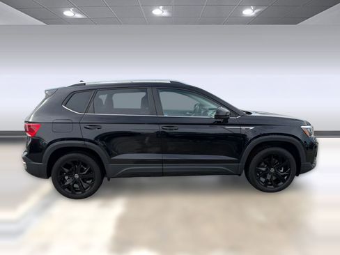 Certified 2023 Volkswagen Taos SE w/ Black Wheel Package FWD image 8
