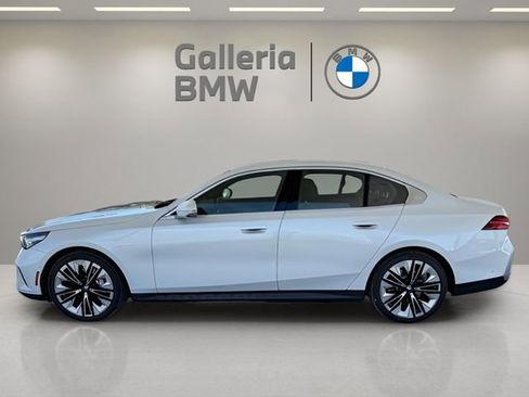 Certified 2024 BMW 530i w/ Premium Package image 10