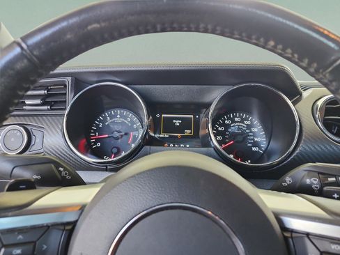 Used 2016 Ford Mustang Coupe RWD image 10