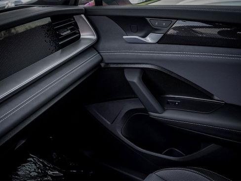 New 2026 Volkswagen Tiguan SE R-Line image 19